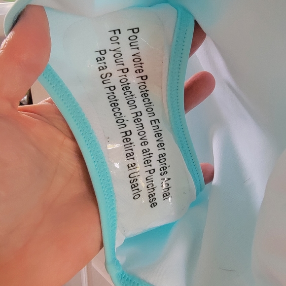 Bikini - Picture 3 of 3